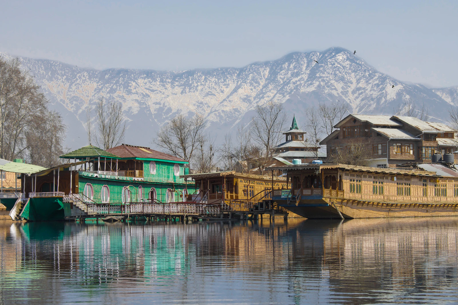 Kashmir — Dal Lake & snowy valleys