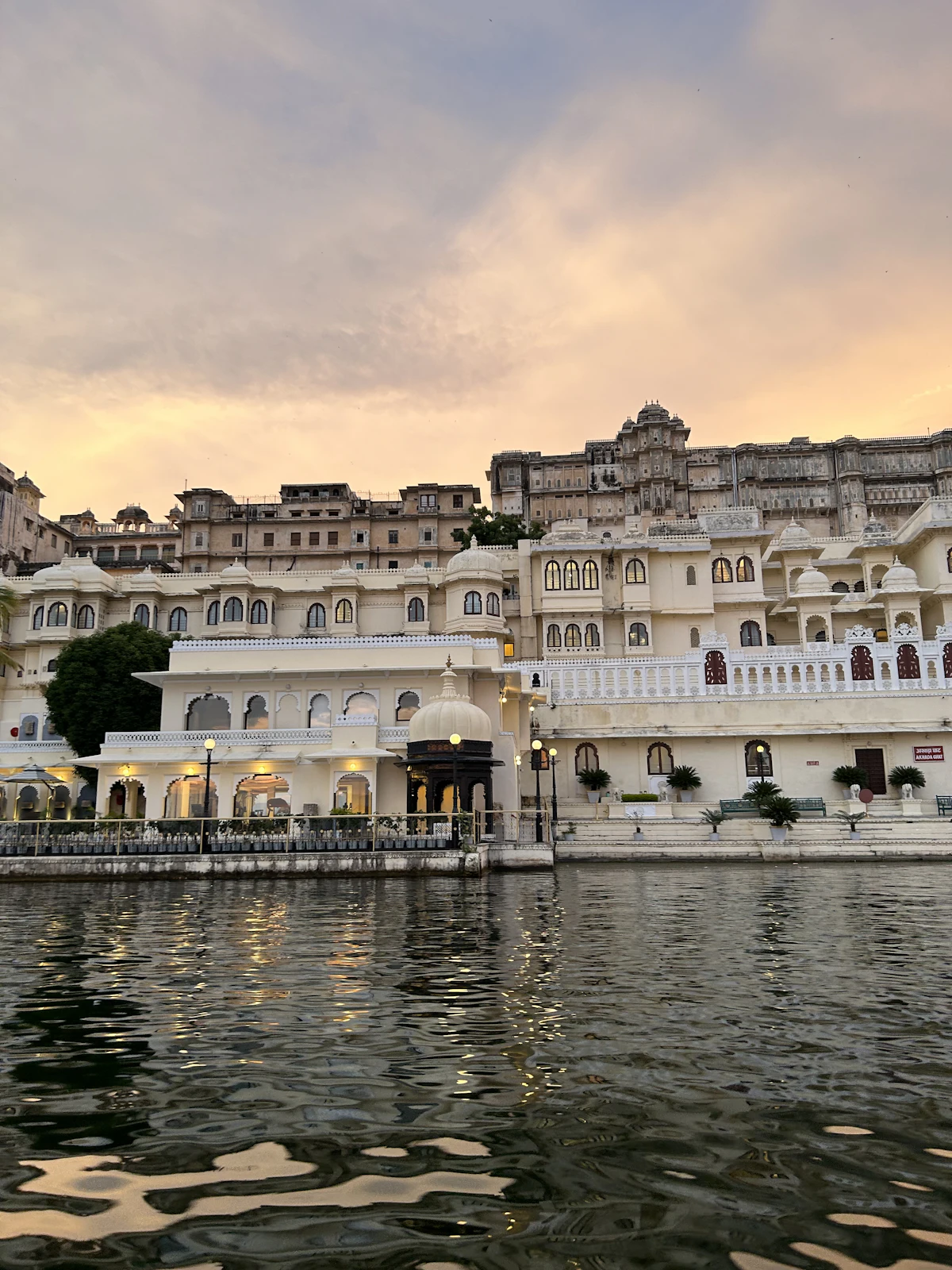 City Palace on the banks of Lake Pichola, Udaipur